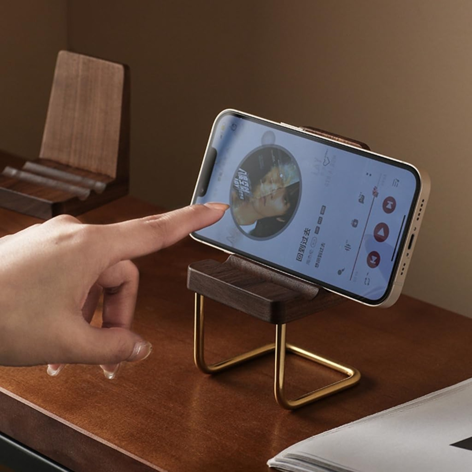 나무 폰 스탠드 월넛 데스크 오거나이저 미니멀리스트 홀 - Desk Setup Natural 리뷰 및 가격